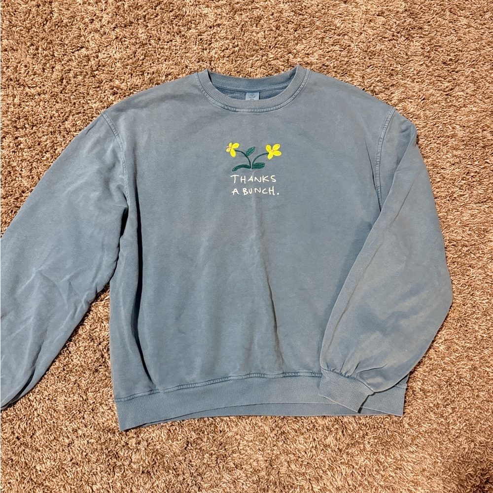 urban outfitters crewneck size M